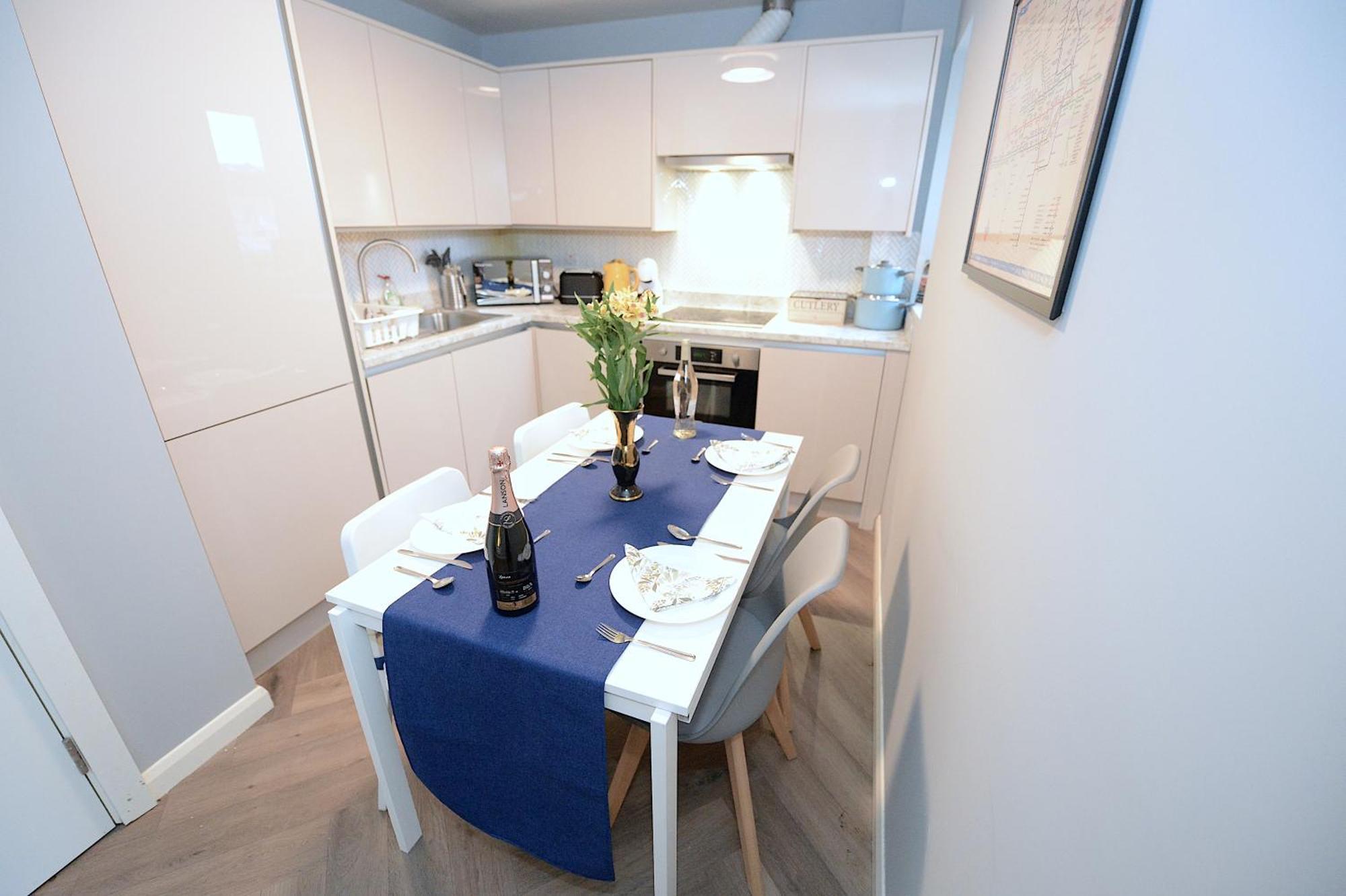 2 Bed Terraced Flat Piccadilly Line Appartement Londen Buitenkant foto