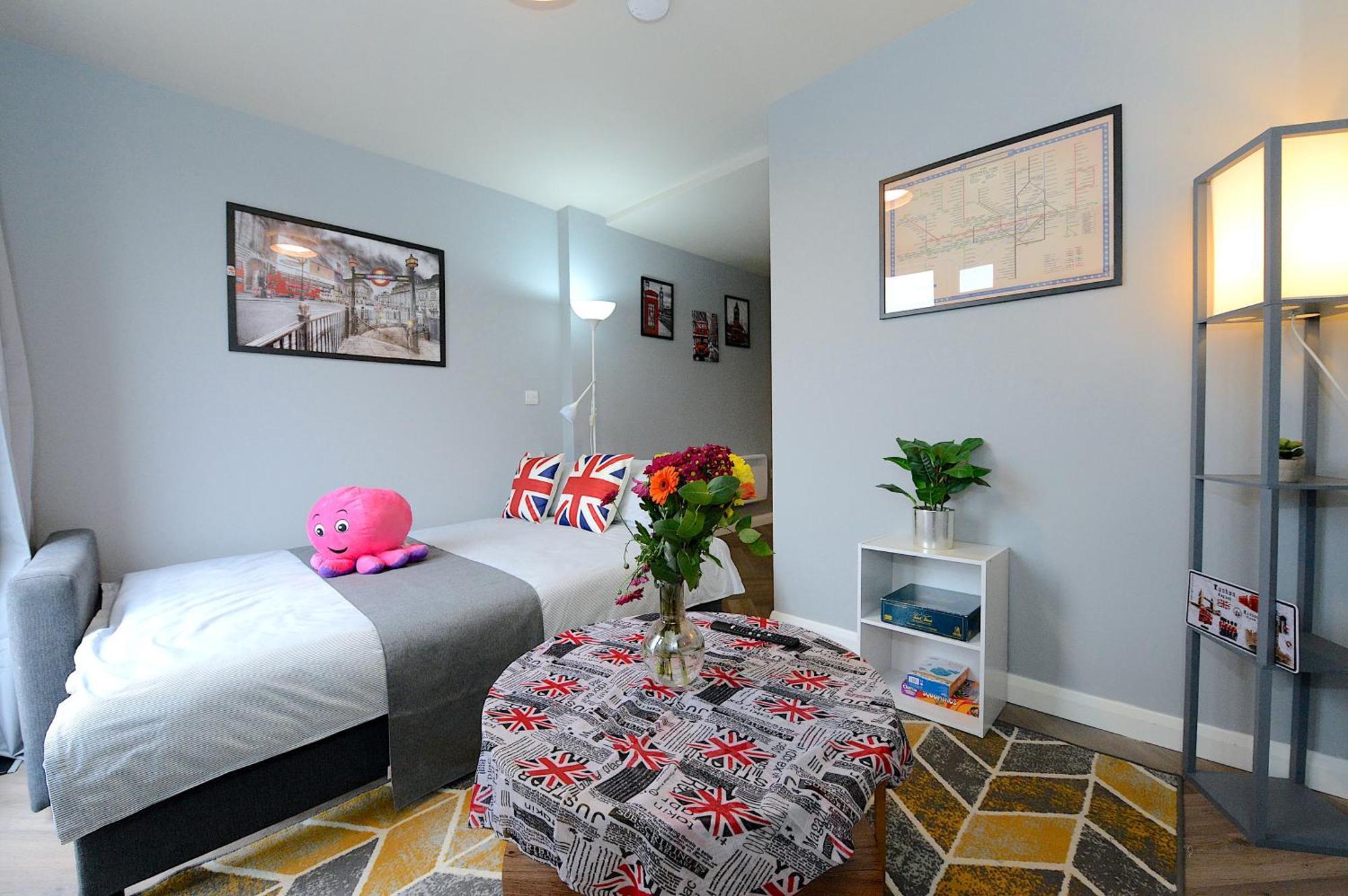 2 Bed Terraced Flat Piccadilly Line Appartement Londen Buitenkant foto