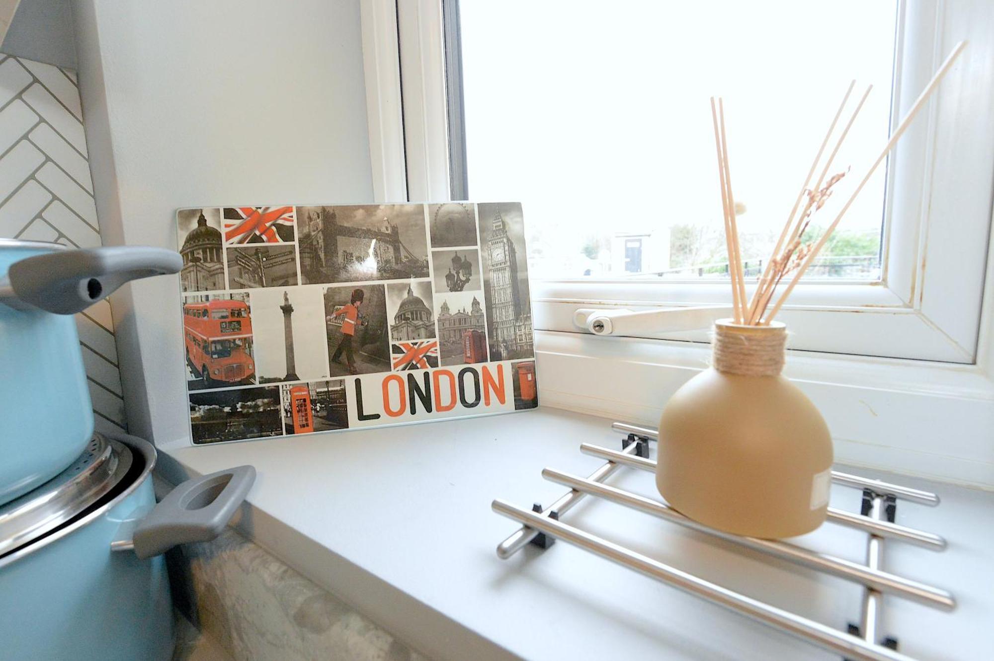 2 Bed Terraced Flat Piccadilly Line Appartement Londen Buitenkant foto