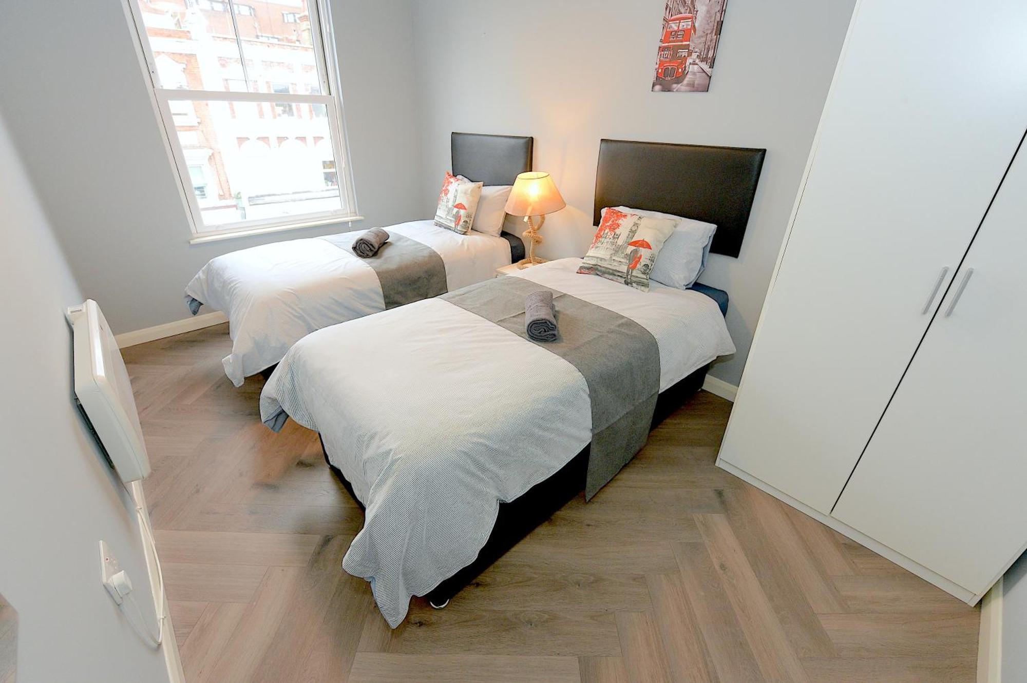 2 Bed Terraced Flat Piccadilly Line Appartement Londen Buitenkant foto