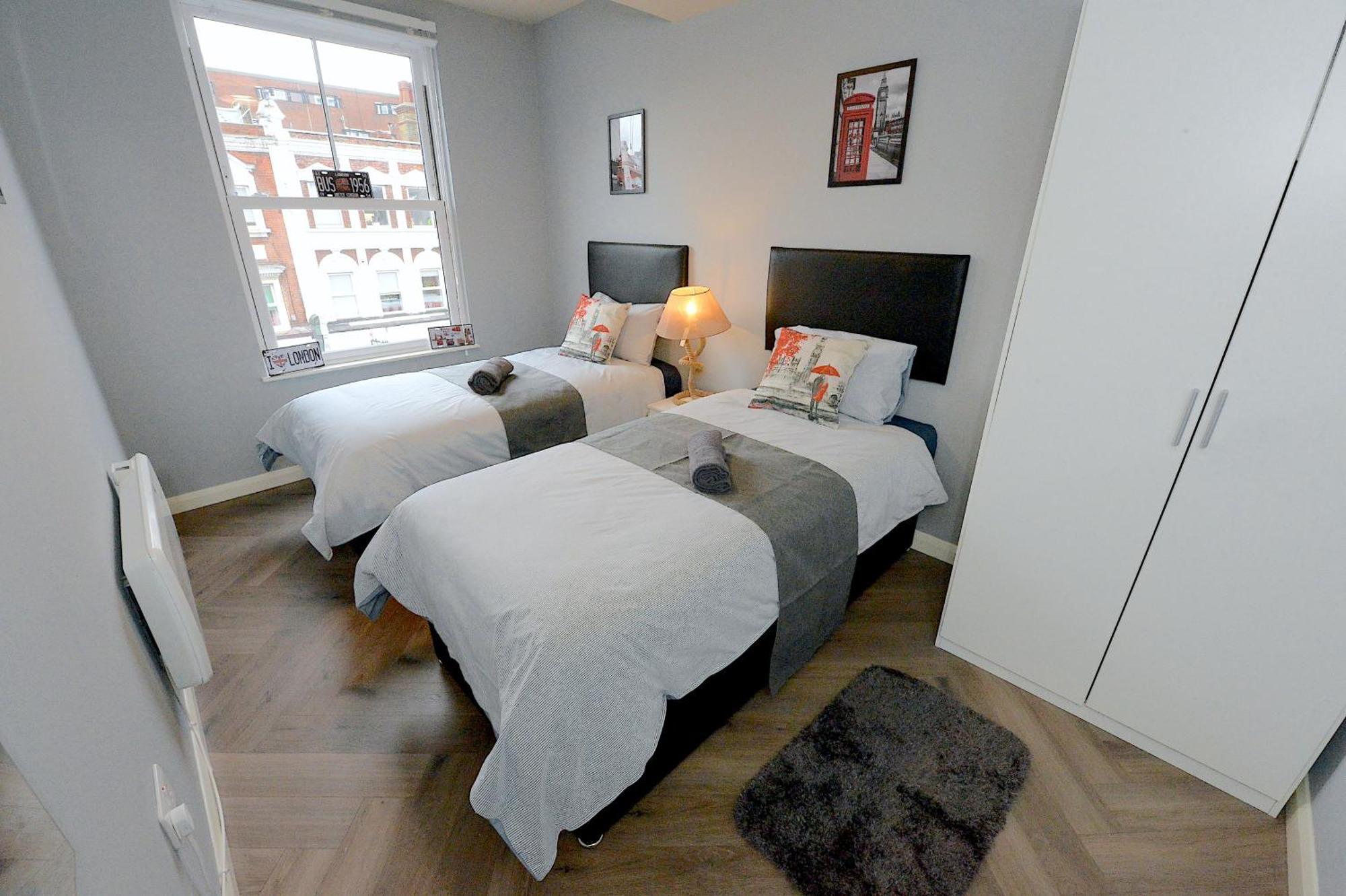 2 Bed Terraced Flat Piccadilly Line Appartement Londen Buitenkant foto