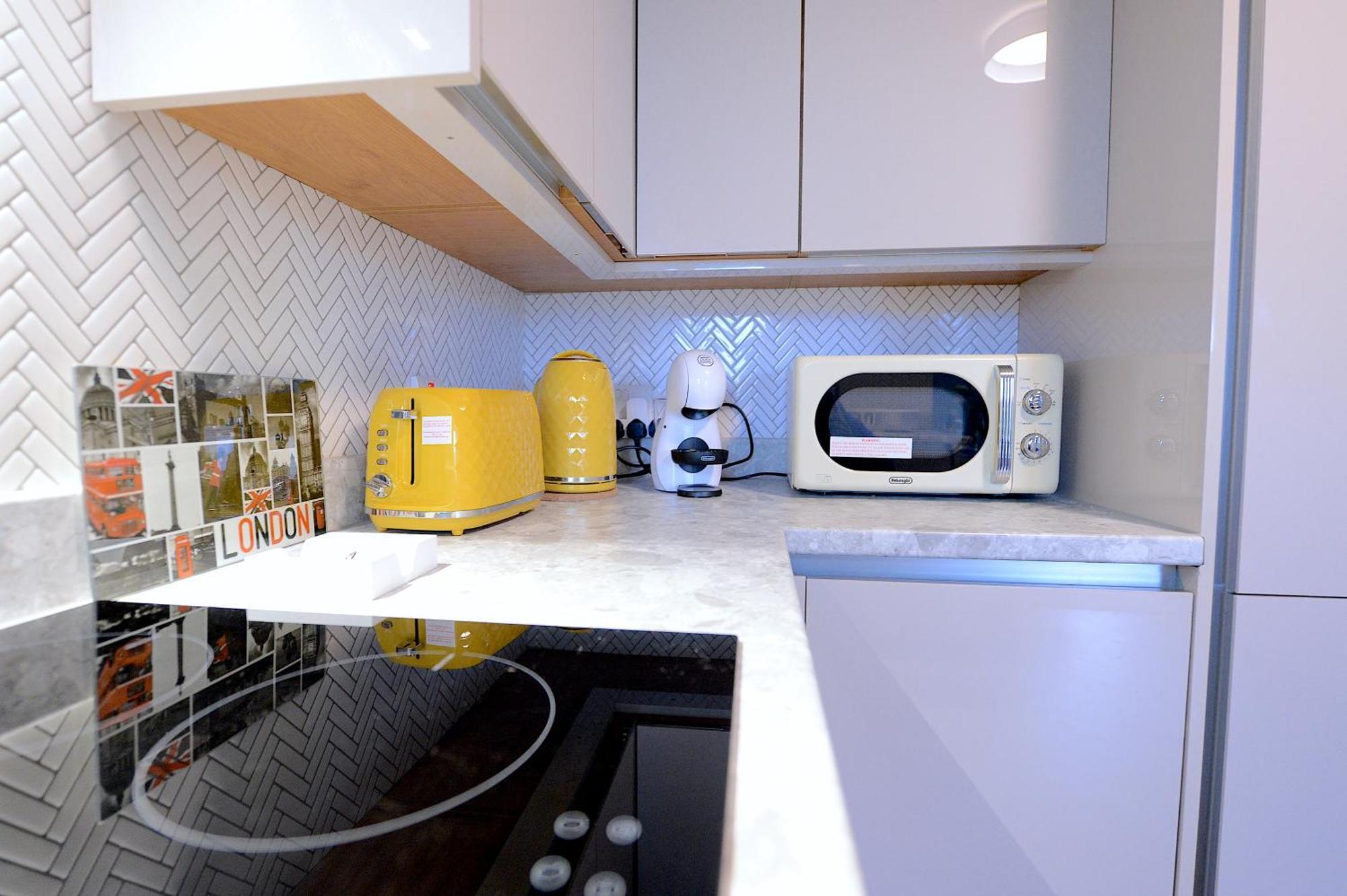 2 Bed Terraced Flat Piccadilly Line Appartement Londen Buitenkant foto